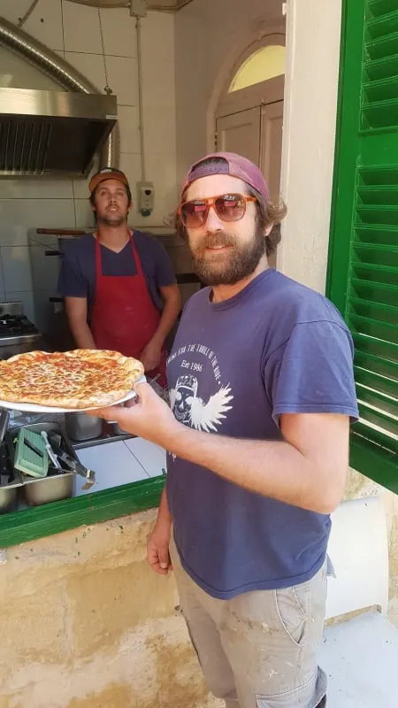 Early pizza delivery attempt during COVID